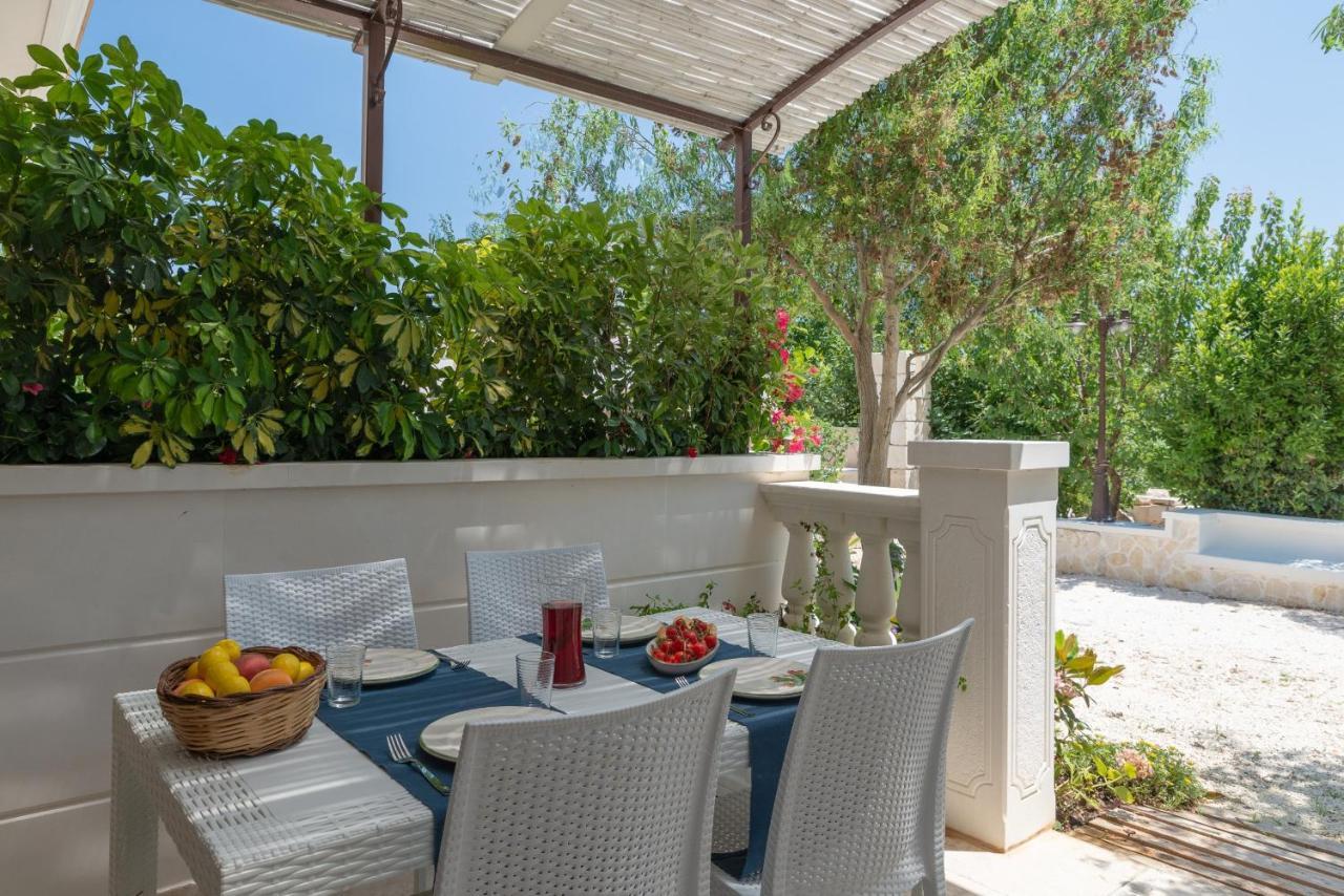 Appartamento Ortensia In Villa Mariella أوستوني المظهر الخارجي الصورة